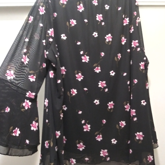 Lane Bryan Black floral shirt - Picture 3 of 3